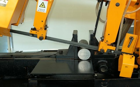 会理数控带锯床自动送料精度会出现偏差吗？