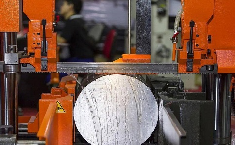 会理立式金属带锯床切削出现跑带故障解决方法！